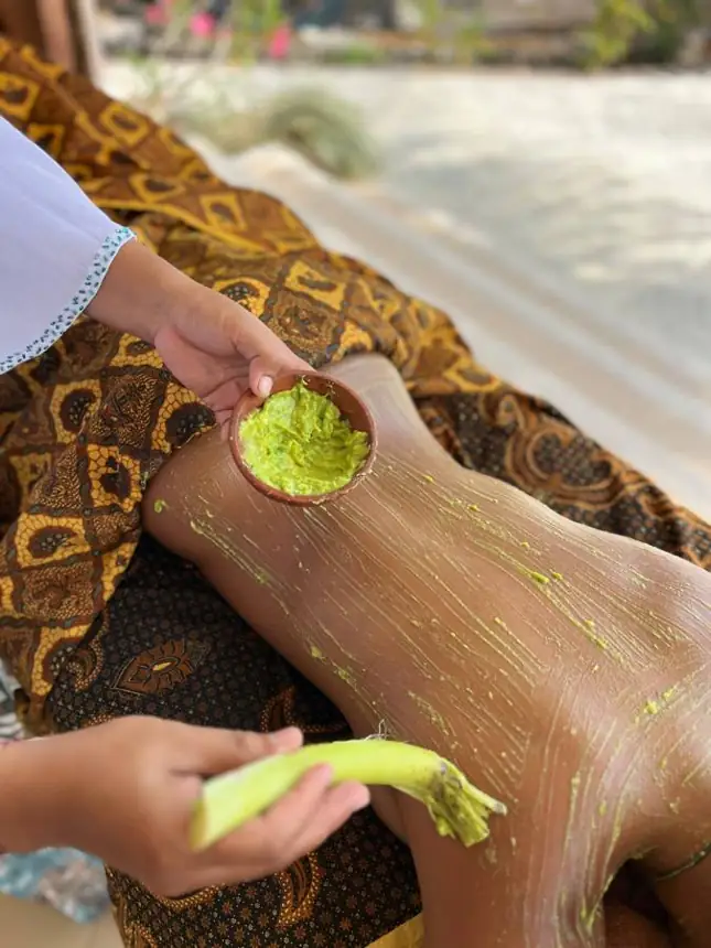 Fresh avocado body mask